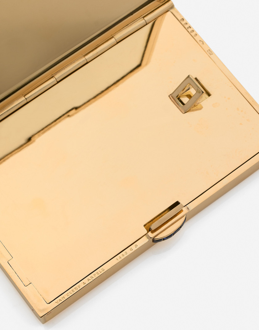 VAN CLEEF & ARPELS  Poudrier
