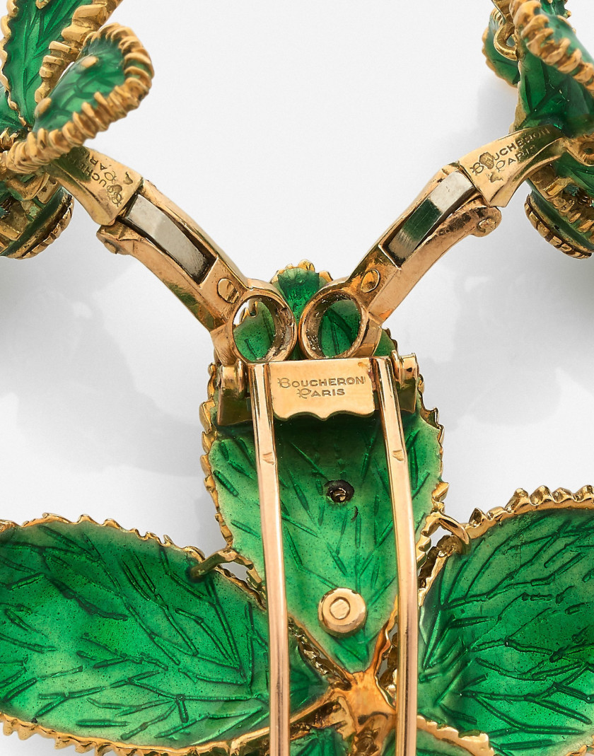 BOUCHERON  Clip de corsage et paire de clips d'oreilles