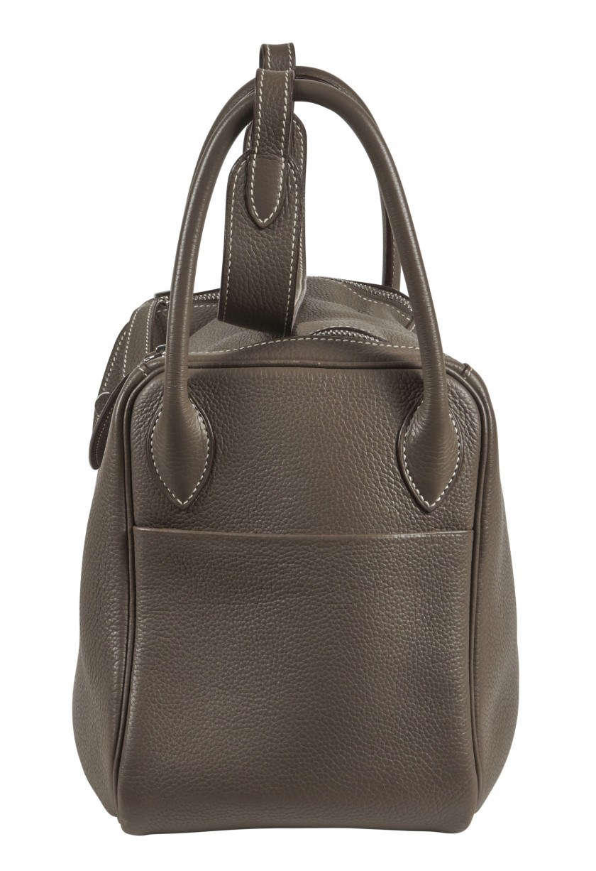 HERMÈS 2007  Sac LINDY 30 Taurillon Clémence Étoupe Piqué sellier blanc Garniture métal argenté palladié  LINDY 30 b...