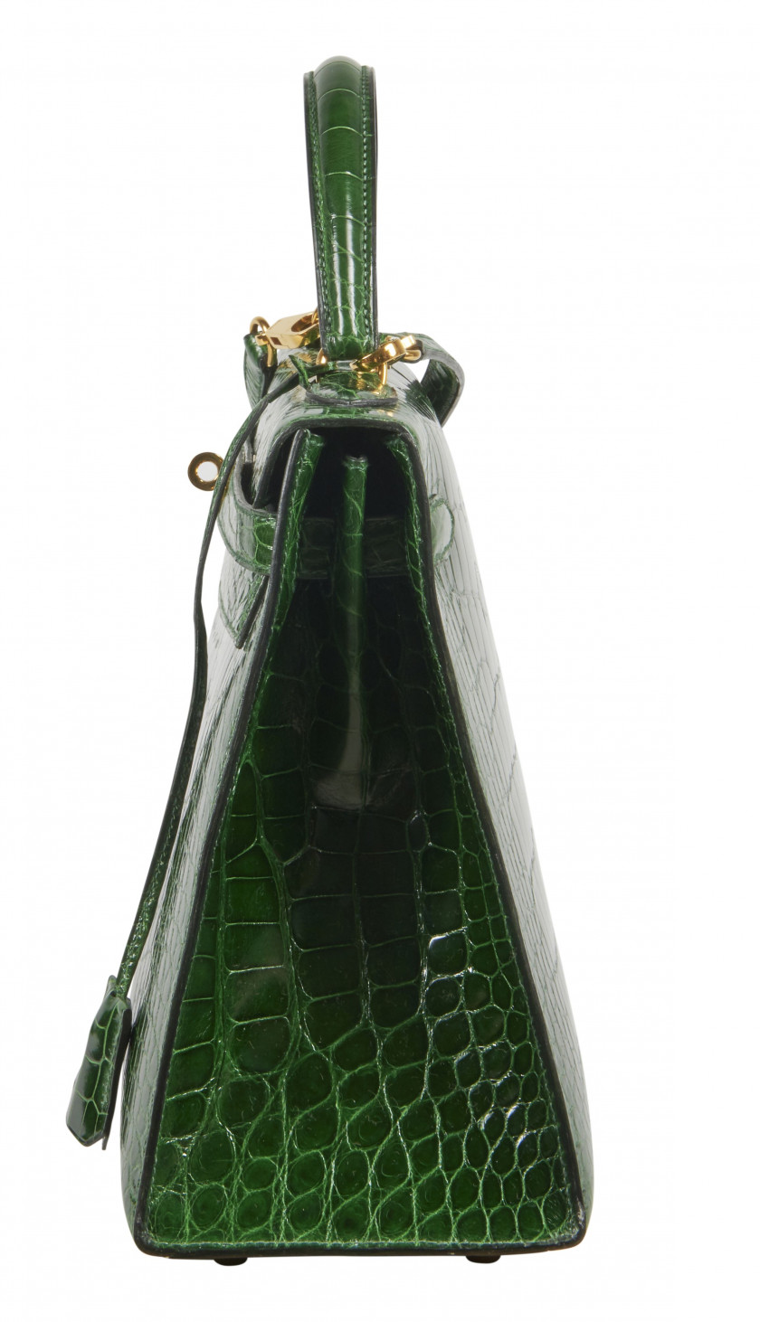 HERMÈS 1991  Sac KELLY Sellier 32 Alligator lisse vert (Alligator mississippiensis) II/B Garniture métal plaqué or Bando...