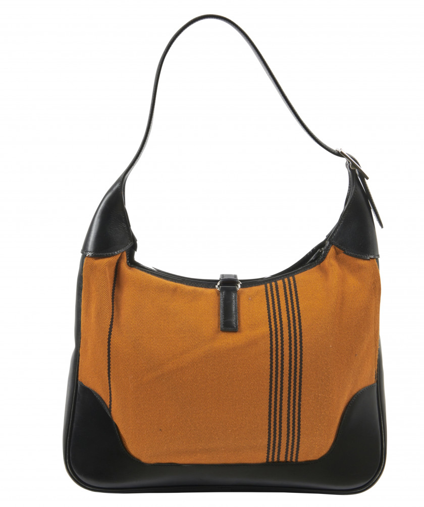 HERMÈS 2007  Sac TRIM 35 Lainage mélangée orange et noir, box noir Garniture métal argenté palladié  TRIM 35 bag Ora...