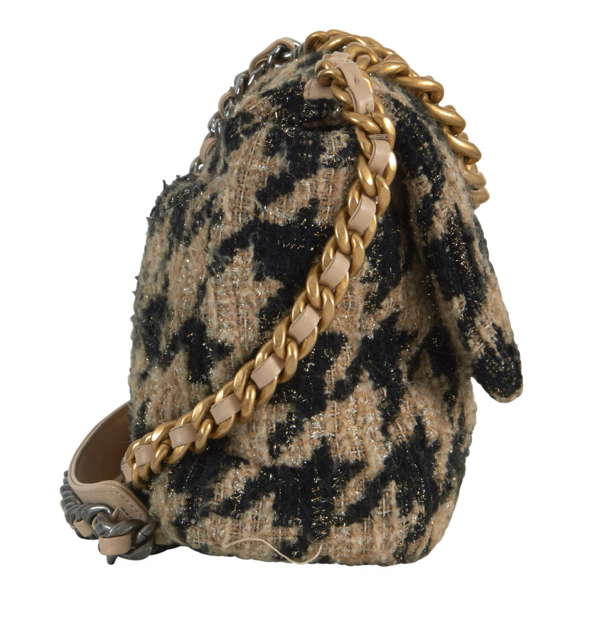 CHANEL 2019 Sac CHANEL 19  Tweed à motif pied-de-coq beige et noir Anse chaîne Garnitures en métal doré et argenté Dim...