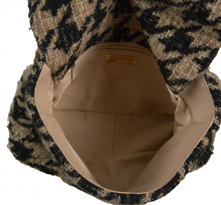 CHANEL 2019 Sac CHANEL 19  Tweed à motif pied-de-coq beige et noir Anse chaîne Garnitures en métal doré et argenté Dim...