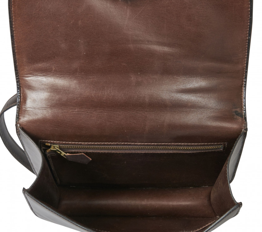 HERMÈS  Sac CONSTANCE 24 Box marron Garniture métal plaqué or et émail marron  CONSTANCE 24 bag Brown box calfskin lea...