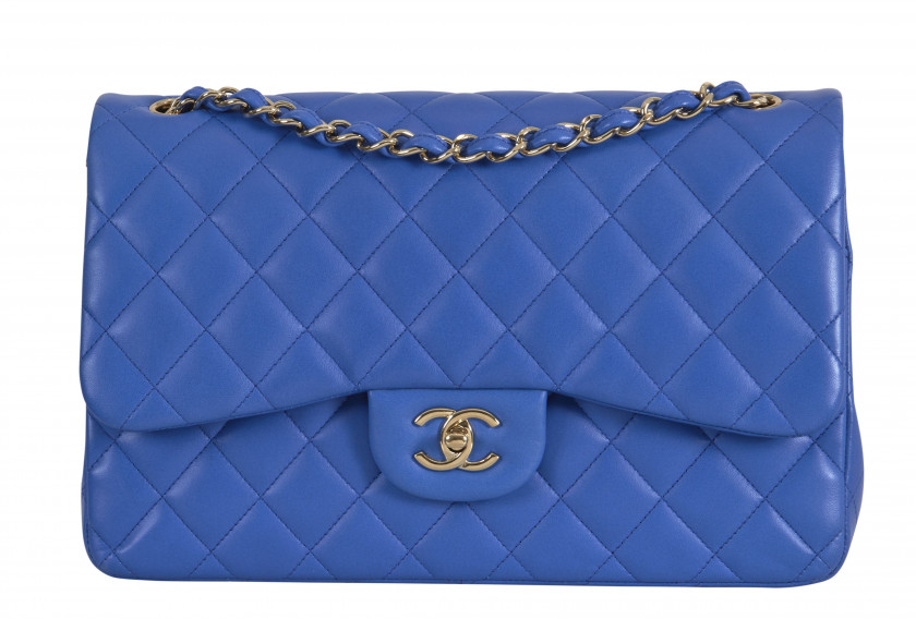 CHANEL Circa 2015/16  Sac TIMELESS JUMBO Cuir matelassé bleu Garnitures en métal doré Dimensions : 30 x 20 x 10 cm  ...