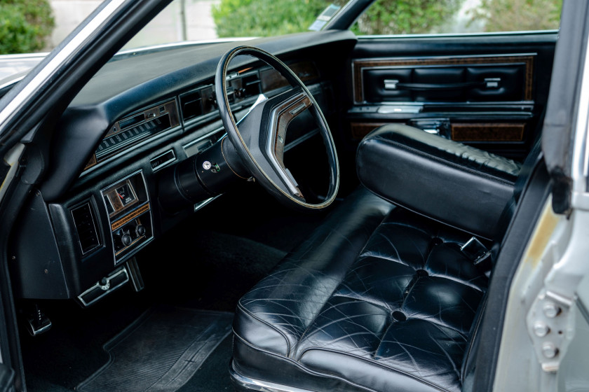 1975 Lincoln Continental Town Car  No reserve