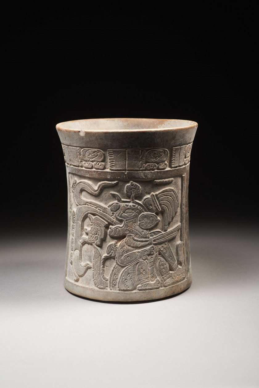 VASE À REPRÉSENTATION DU "JAGUAR NÉNUPHAR" Culture Maya, style Chocholà, nord-ouest du Yucatán Classique récent, 600-900 ap. J.-C.