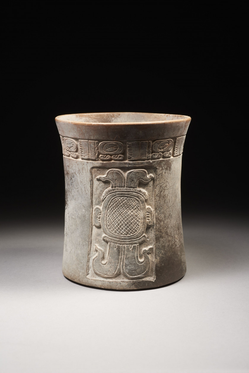 VASE À REPRÉSENTATION DU "JAGUAR NÉNUPHAR" Culture Maya, style Chocholà, nord-ouest du Yucatán Classique récent, 600-900 ap. J.-C.