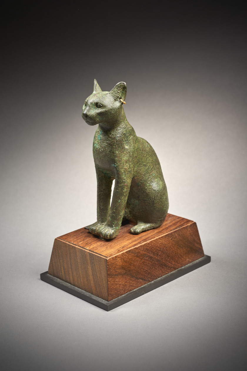 BASTET EN BRONZE  Art égyptien, Basse Époque ou époque ptolémaïque, 664 - 30 av. J.-C.