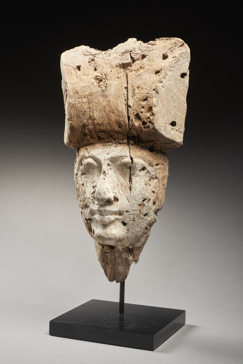 MASQUE FUNÉRAIRE EN BOIS  Art égyptien, Basse Époque, 664-332 av. J.-C.