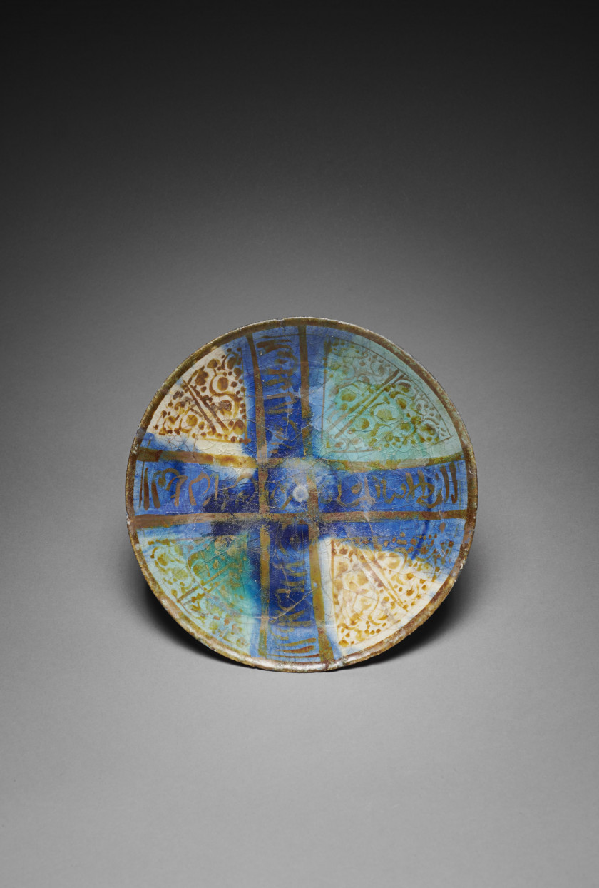 COUPE EN CÉRAMIQUE LUSTRÉE POLYCHROME  Kashan, art seldjoukide, fin 12e-début 13e siècle