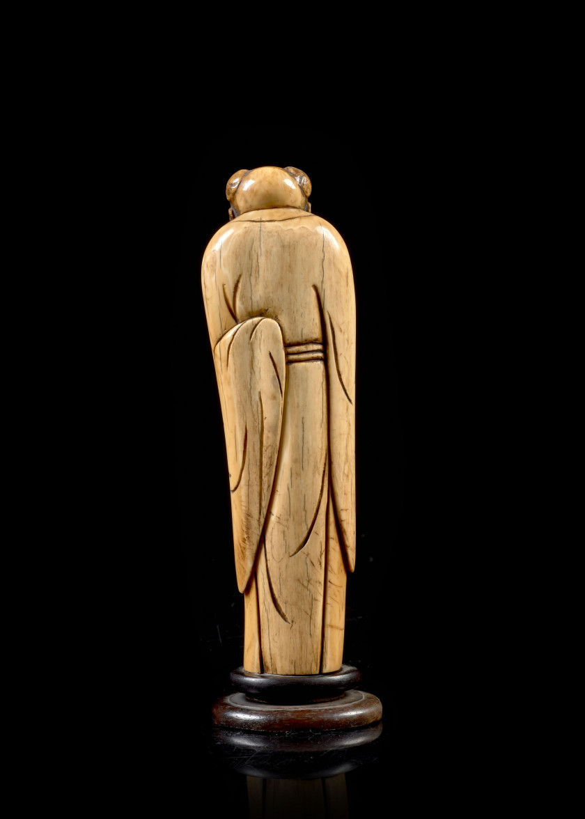 STATUETTE D'IMMORTEL EN IVOIRE SCULPTÉ, Chine, dynastie Ming, XVIIe siècle