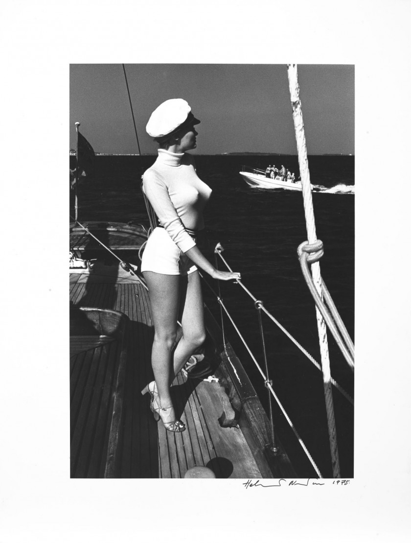 Helmut NEWTON (1920-2004) WINNIE ON DECK, OFF THE COAST OF CANNES – 1975 Tirage argentique d'époque