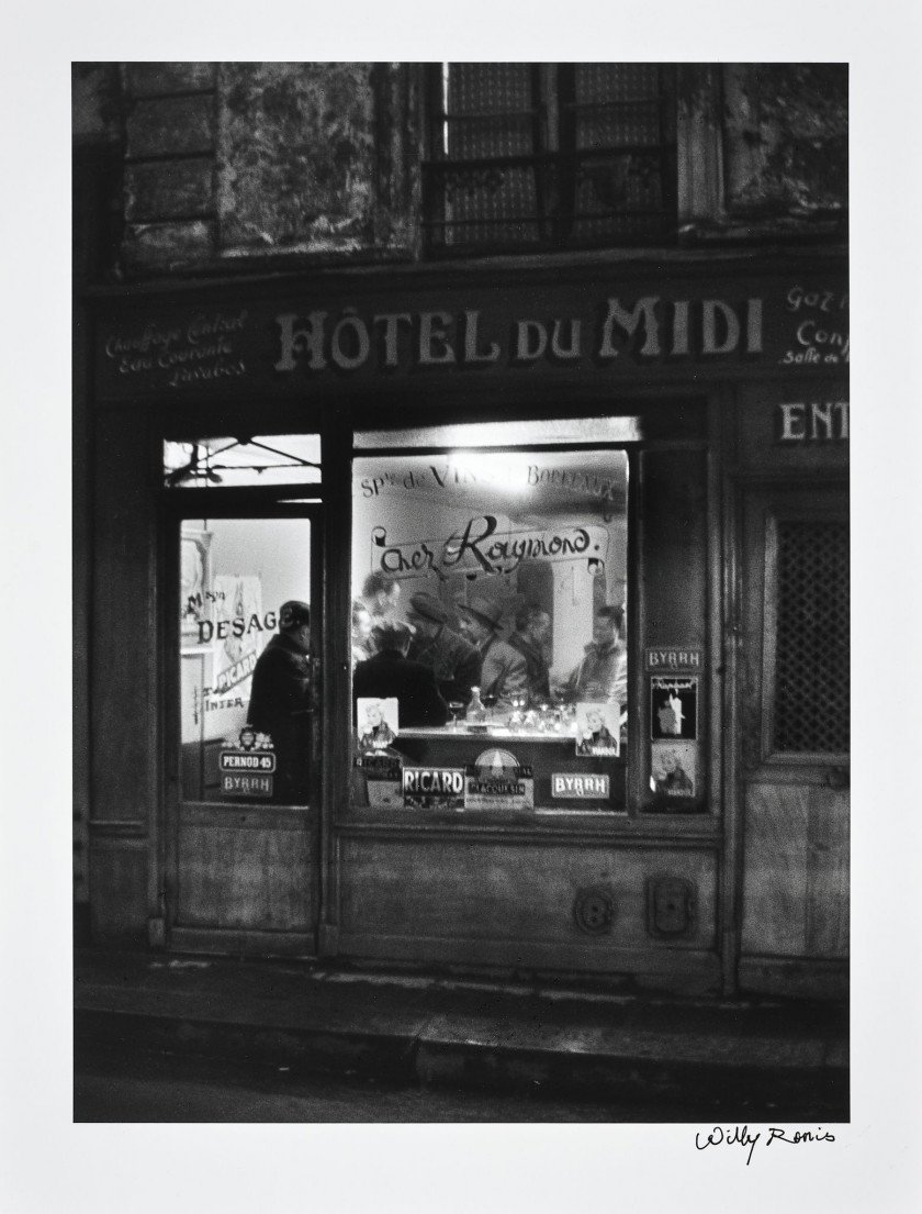 Willy RONIS 1910 - 2009 Rue Mouffetard - Paris, 1955 Épreuve argentique (2009), signée à l'encre dans la marge inférieure à droite