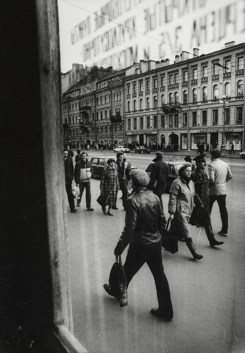 Willy RONIS 1910 - 2009 Leningrad, 1986 - Au square des Arts, M. Perov, centenaire - Exposition technologique à Smolny - Enfant russ...