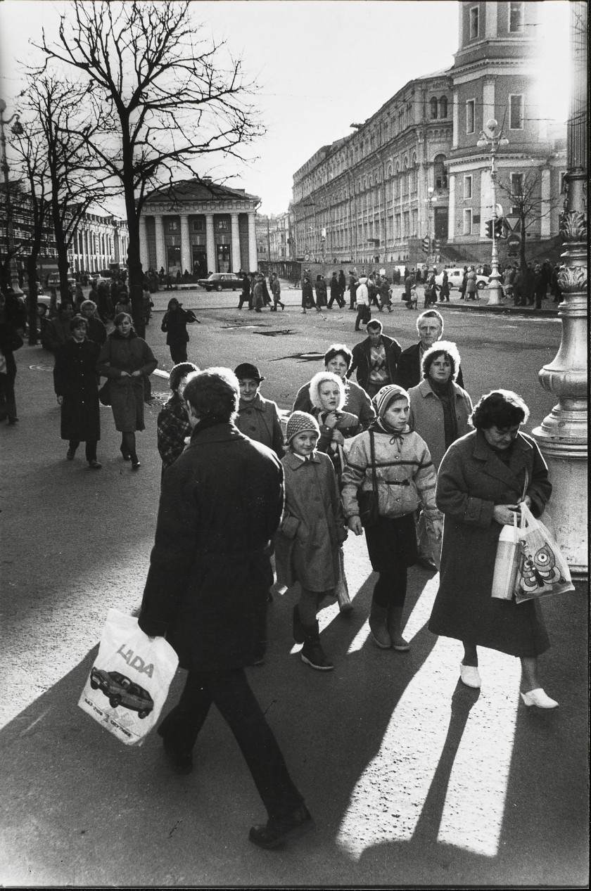 Willy RONIS 1910 - 2009 Leningrad, 1986 - Au square des Arts, M. Perov, centenaire - Exposition technologique à Smolny - Enfant russ...