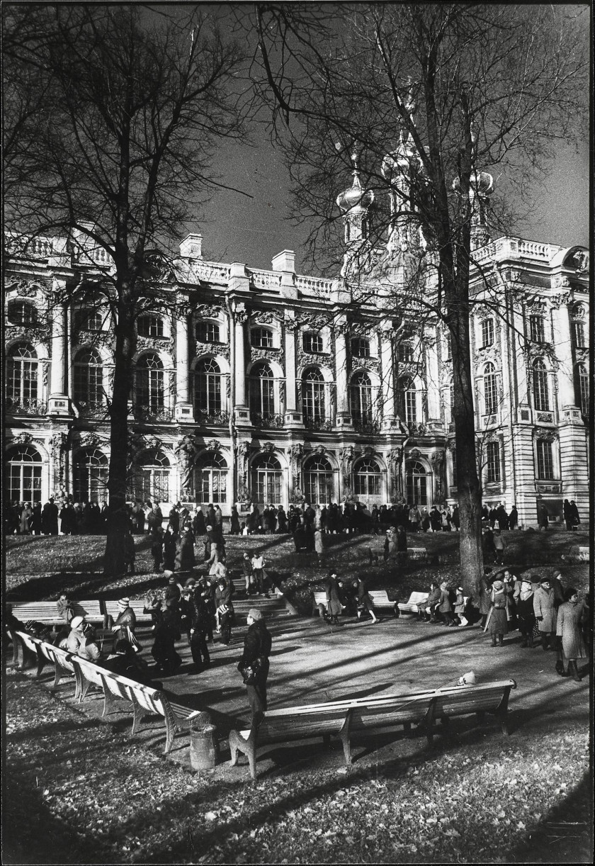 Willy RONIS 1910 - 2009 Leningrad, 1986 - Au square des Arts, M. Perov, centenaire - Exposition technologique à Smolny - Enfant russ...