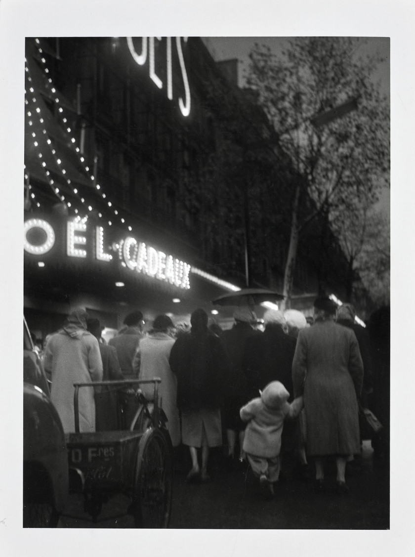 Willy RONIS 1910 - 2009 Noël - Paris, c. 1950 Quatre épreuves argentiques (c. 1990)