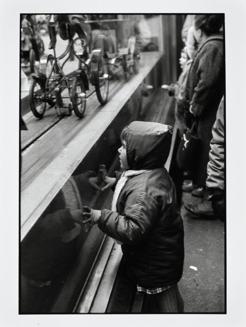 Willy RONIS 1910 - 2009 Noël - Paris, c. 1950 Quatre épreuves argentiques (c. 1990)