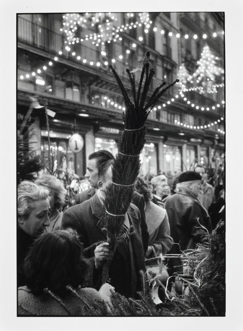 Willy RONIS 1910 - 2009 Noël - Paris, c. 1950 Quatre épreuves argentiques (c. 1990)