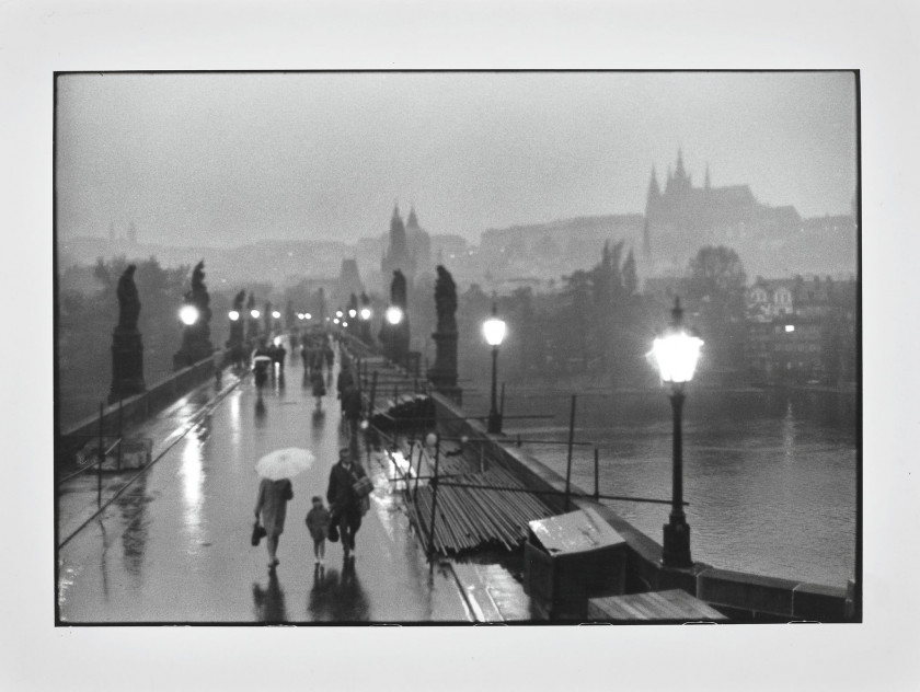 Willy RONIS 1910 - 2009 Sur le Pont Charles - Prague, automne 1967 Épreuve argentique (1985)