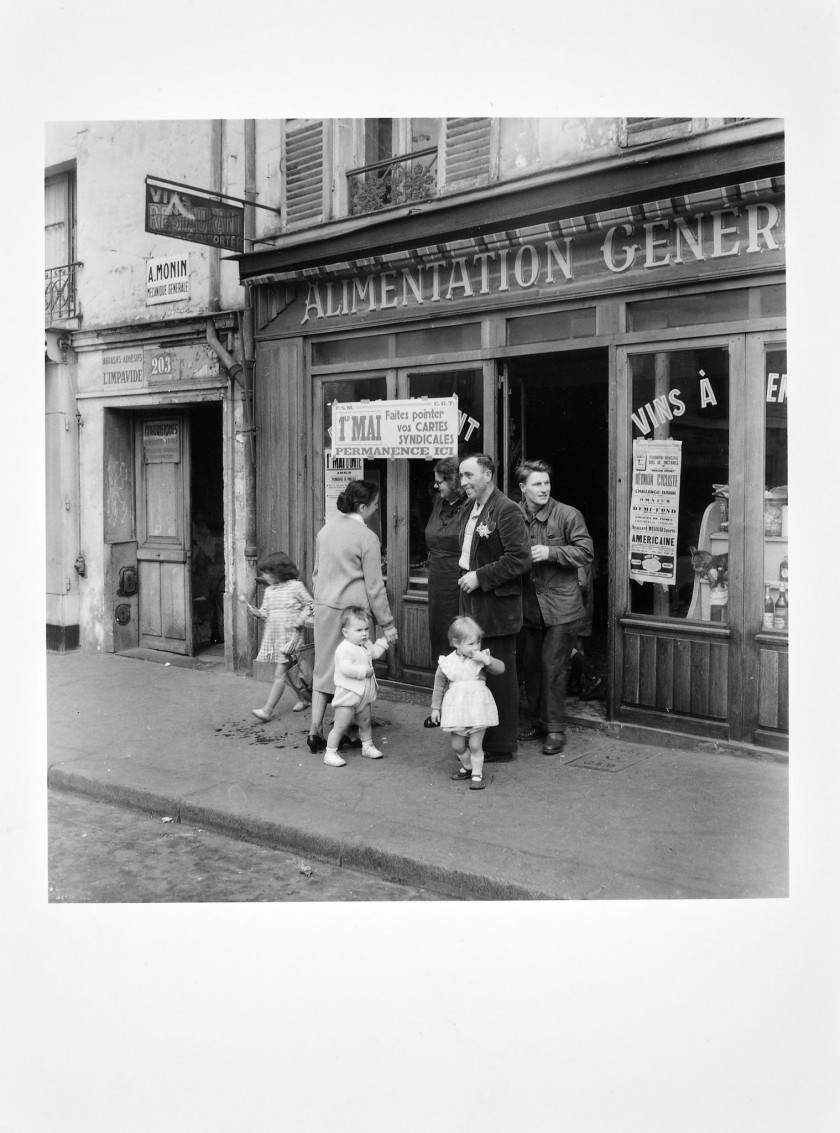 Willy RONIS 1910 - 2009 Portfolio Belleville-Ménilmontant - Rue Laurence Savart, 1948 - Rue Clavel, 1948 - Maternelle - Cour, rue Pi...