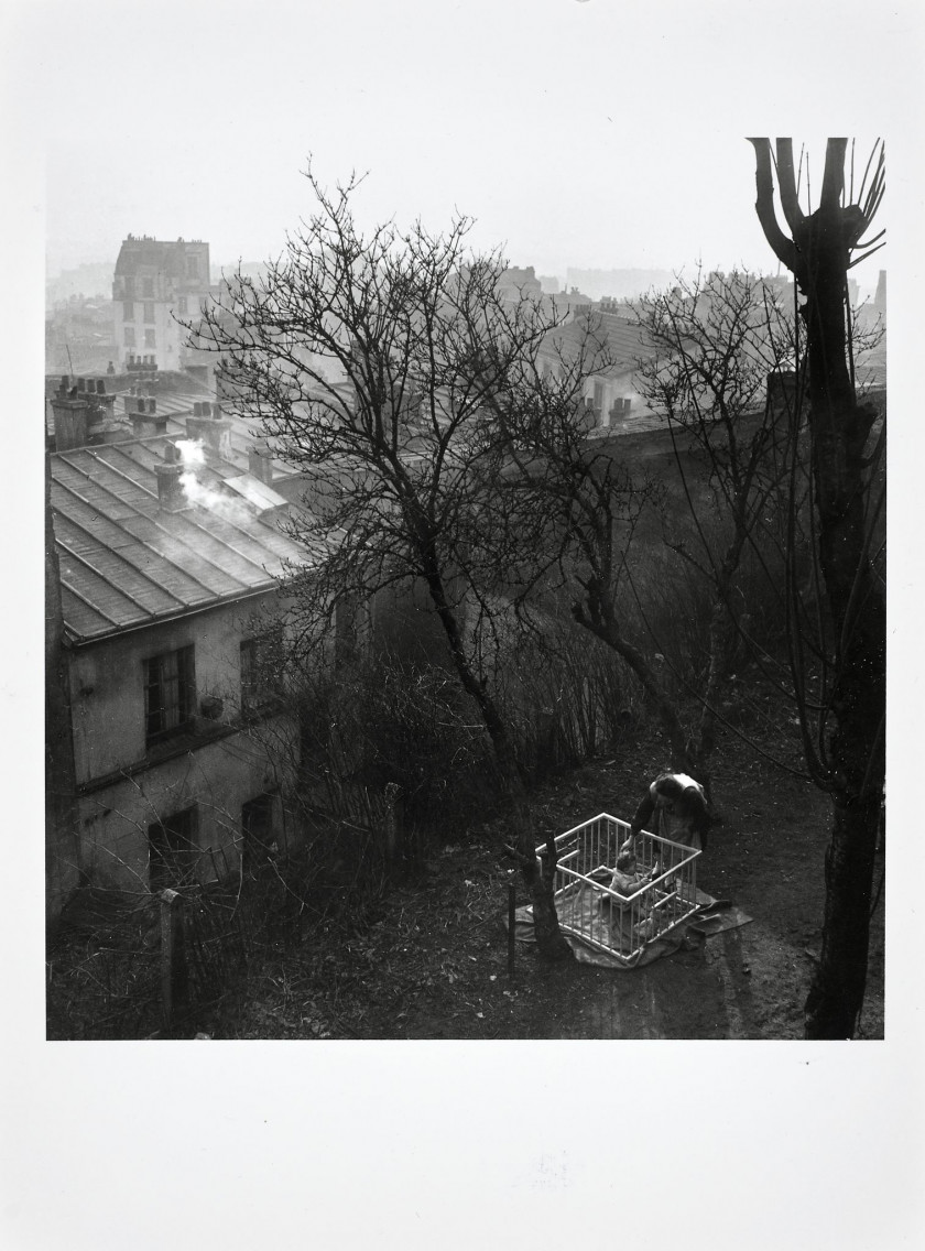 Willy RONIS 1910 - 2009 Portfolio Belleville-Ménilmontant - Rue Laurence Savart, 1948 - Rue Clavel, 1948 - Maternelle - Cour, rue Pi...