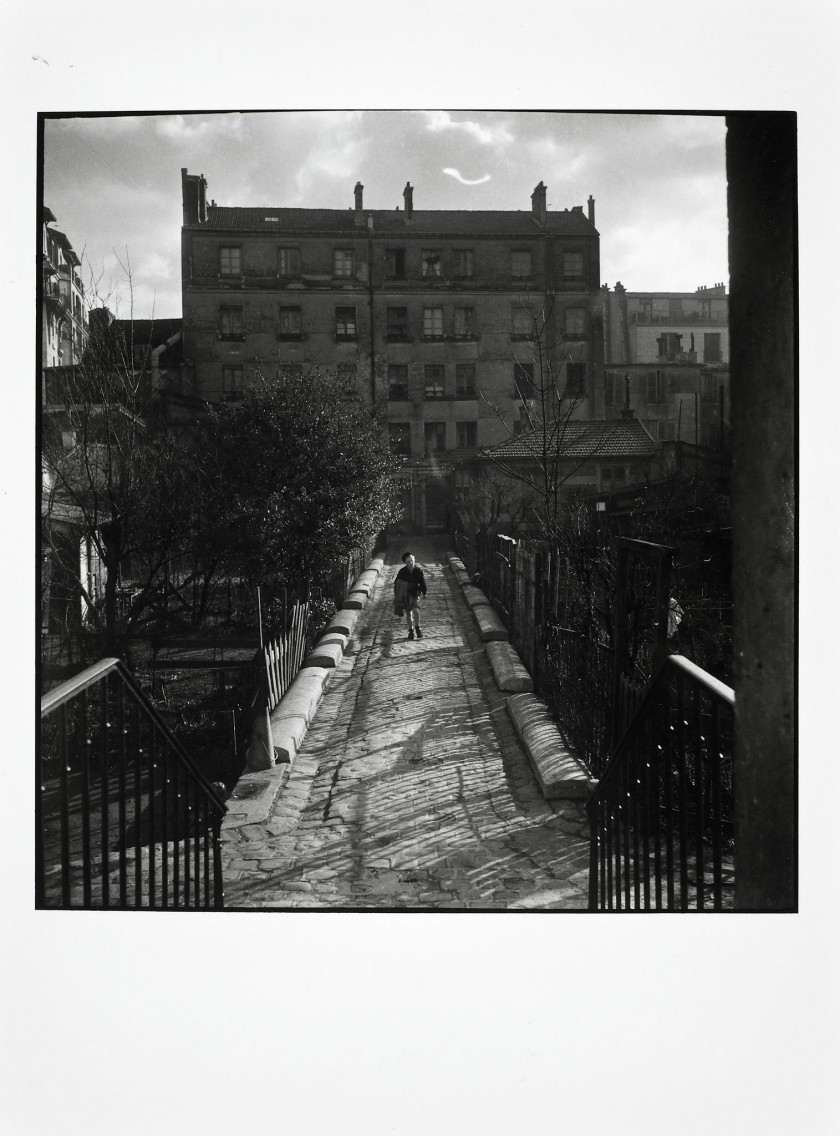 Willy RONIS 1910 - 2009 Portfolio escaliers parisiens - Belleville - Ménilmontant - Rue Vilin, 1947 - Avenue Simon-Bolivar, 1950 - R...