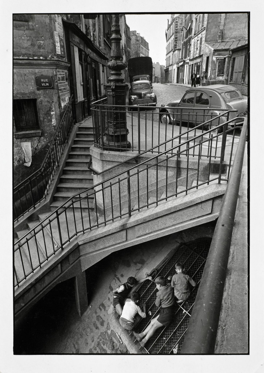 Willy RONIS 1910 - 2009 Portfolio escaliers parisiens - Belleville - Ménilmontant - Rue Vilin, 1947 - Avenue Simon-Bolivar, 1950 - R...