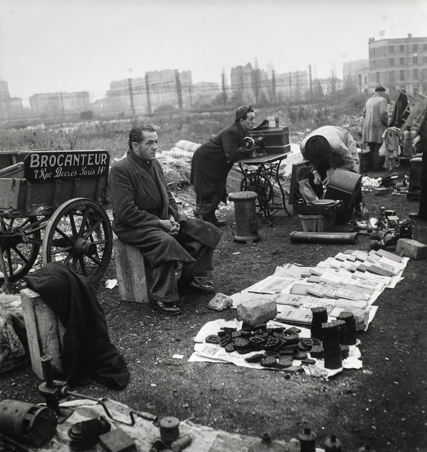 Willy RONIS 1910 - 2009 Banlieues de Paris Porte de Vanves, 1947 - Cité Shell, 1949 - Aubervilliers, 1950 - Le Pré Saint-Gervais et...