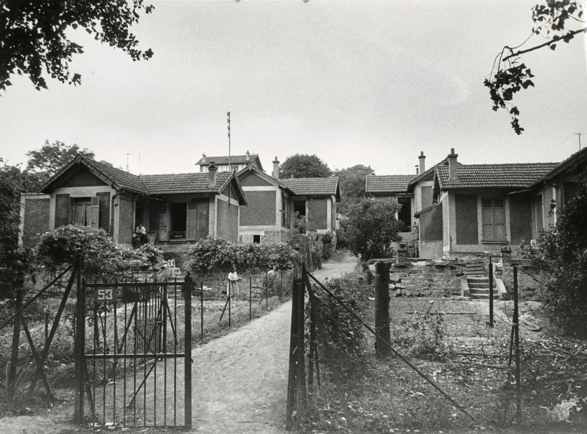 Willy RONIS 1910 - 2009 Banlieues de Paris Porte de Vanves, 1947 - Cité Shell, 1949 - Aubervilliers, 1950 - Le Pré Saint-Gervais et...