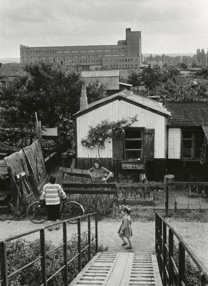 Willy RONIS 1910 - 2009 Banlieues de Paris Porte de Vanves, 1947 - Cité Shell, 1949 - Aubervilliers, 1950 - Le Pré Saint-Gervais et...