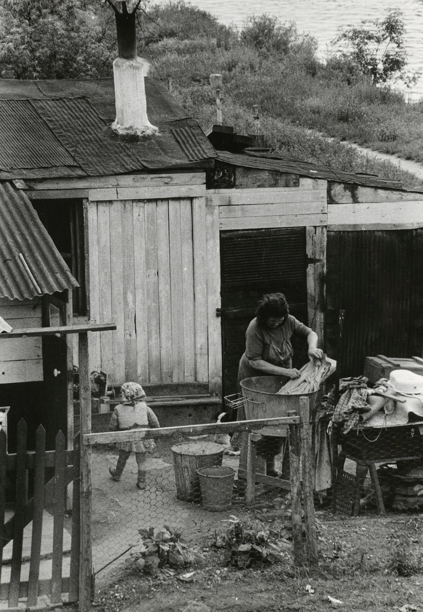 Willy RONIS 1910 - 2009 Banlieues de Paris Porte de Vanves, 1947 - Cité Shell, 1949 - Aubervilliers, 1950 - Le Pré Saint-Gervais et...