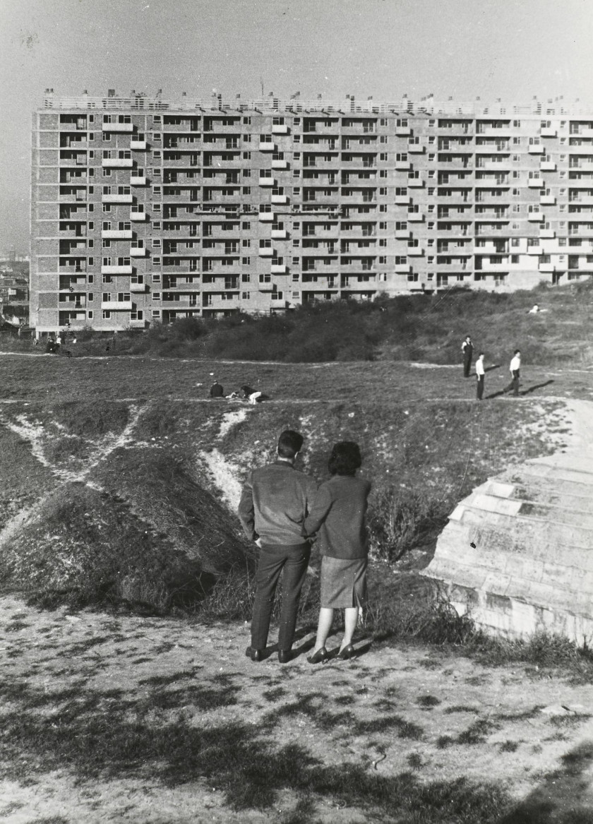 Willy RONIS 1910 - 2009 Banlieues de Paris Porte de Vanves, 1947 - Cité Shell, 1949 - Aubervilliers, 1950 - Le Pré Saint-Gervais et...