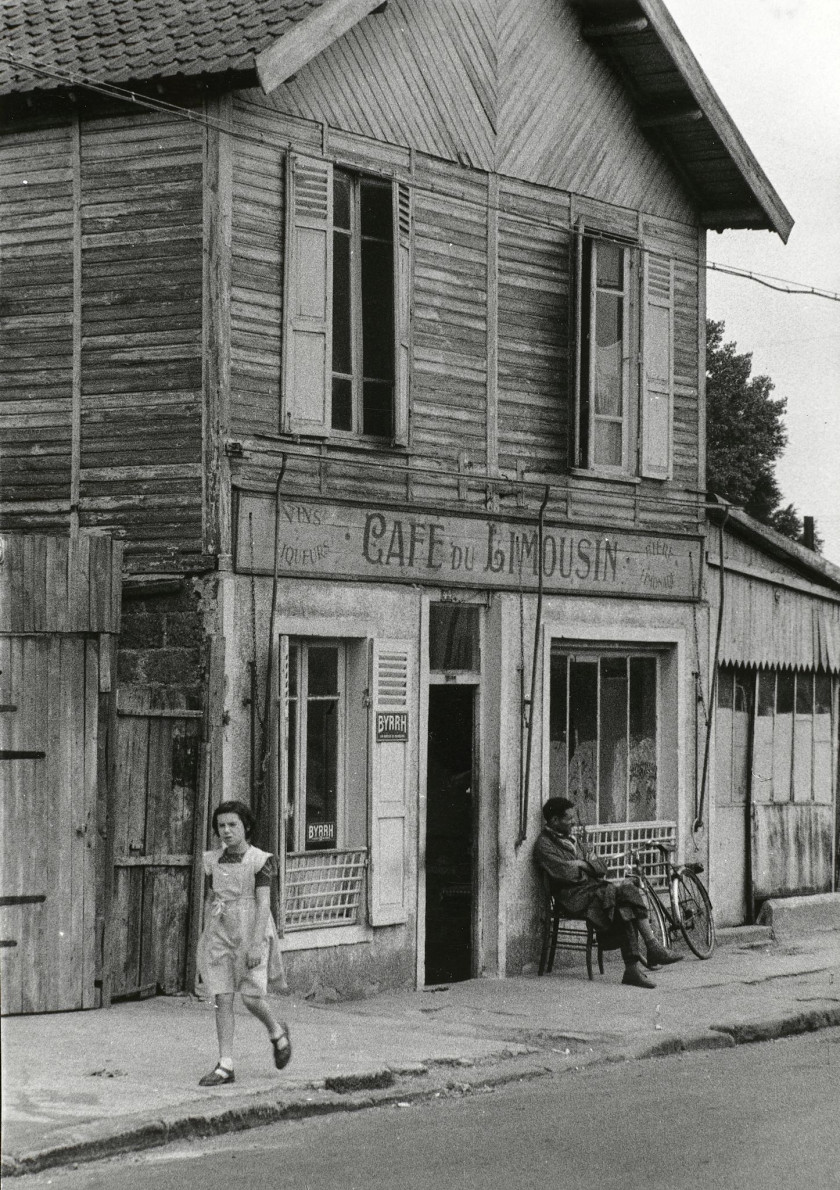 Willy RONIS 1910 - 2009 Banlieues de Paris Porte de Vanves, 1947 - Cité Shell, 1949 - Aubervilliers, 1950 - Le Pré Saint-Gervais et...