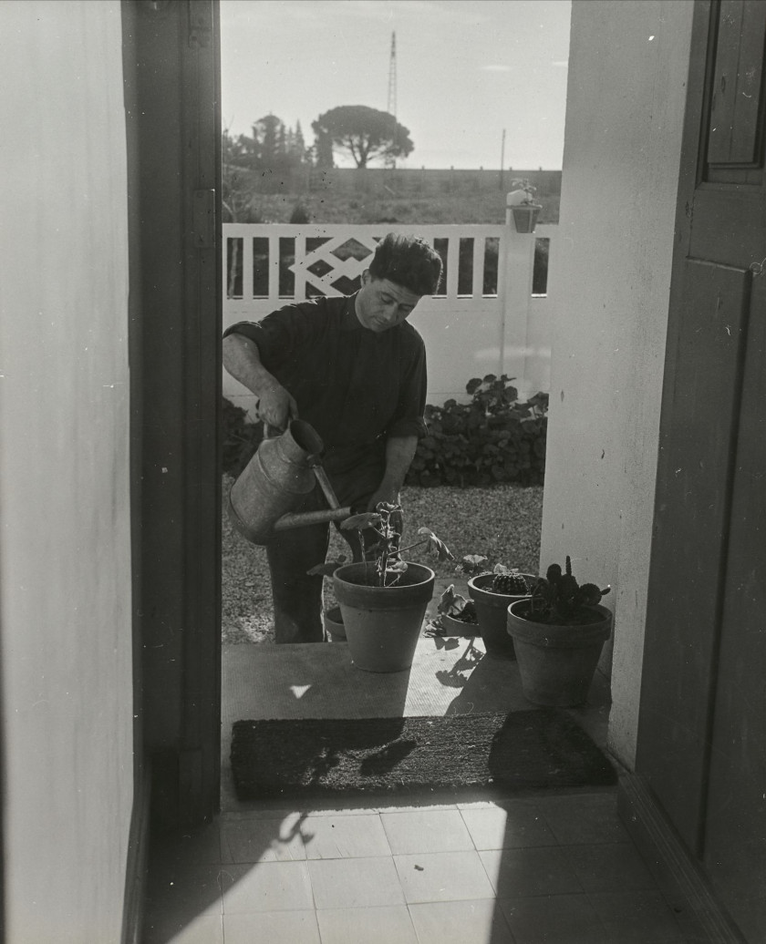 Willy RONIS 1910 - 2009 Banlieues de Paris Porte de Vanves, 1947 - Cité Shell, 1949 - Aubervilliers, 1950 - Le Pré Saint-Gervais et...