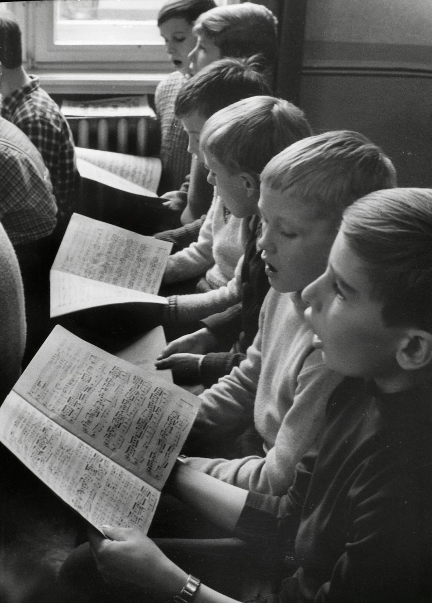 Willy RONIS 1910 - 2009 Voyage en RDA, 1967 - Jeunes musiciens amateurs, Berlin-Est - Karl-Marx-Stadt - Enfants - Musée de Dresde -...