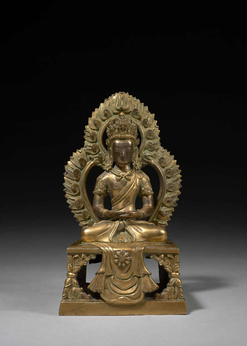 STATUETTE D'AMITAYUS EN BRONZE DORÉ, Chine, dynastie Qing, époque Qianlong (1736-1795)