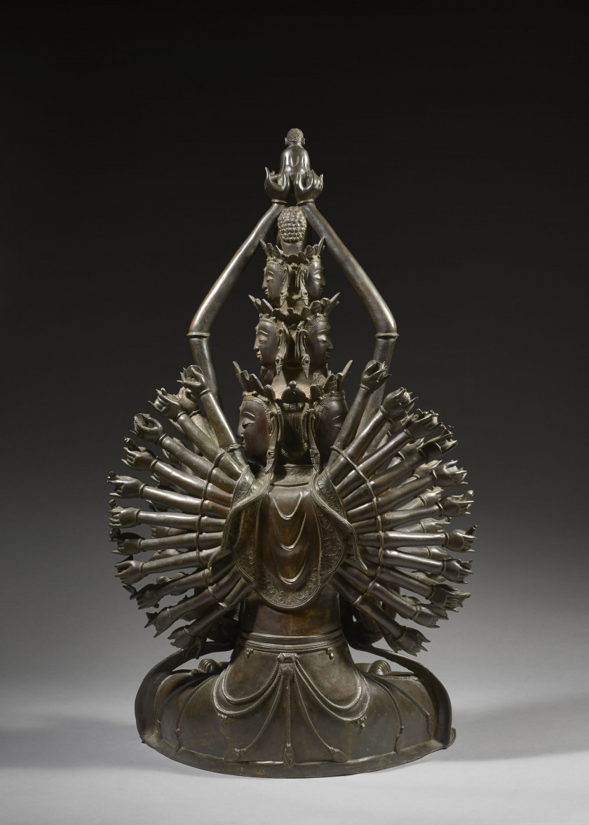 RARE ET IMPORTANTE SCULPTURE D'AVALOKITESVARA EN BRONZE, Chine, dynastie Ming, XVIIe siècle