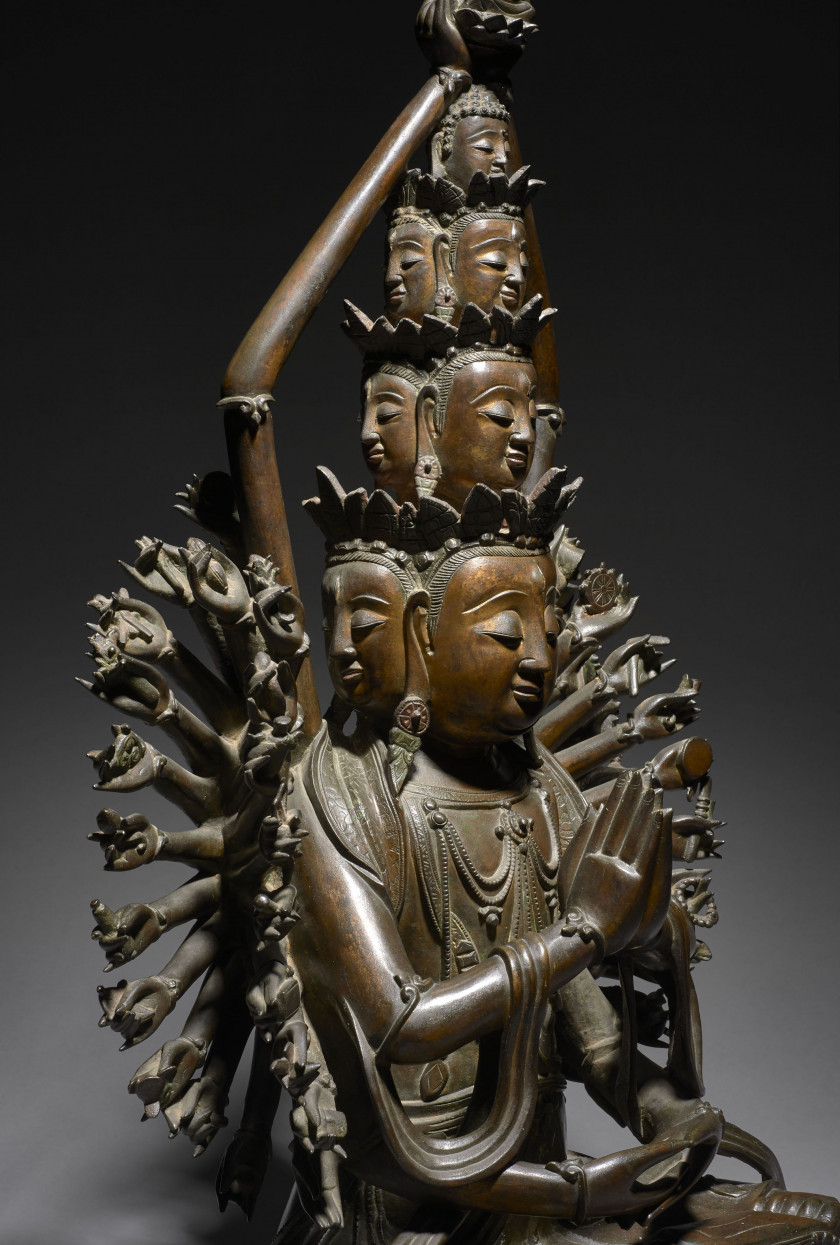 RARE ET IMPORTANTE SCULPTURE D'AVALOKITESVARA EN BRONZE, Chine, dynastie Ming, XVIIe siècle