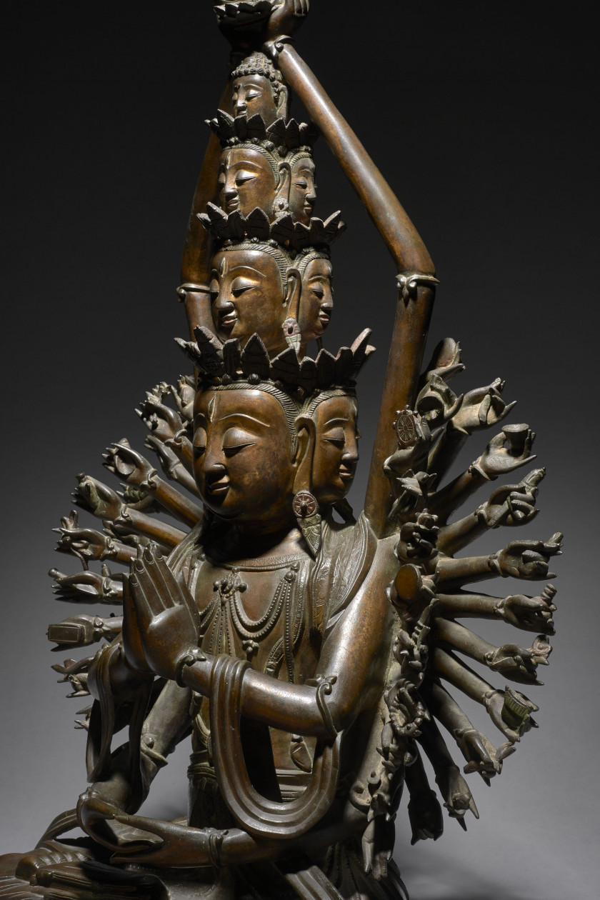 RARE ET IMPORTANTE SCULPTURE D'AVALOKITESVARA EN BRONZE, Chine, dynastie Ming, XVIIe siècle