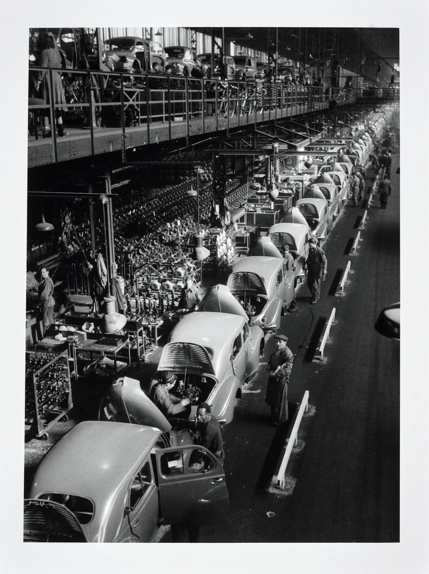 Willy RONIS 1910 - 2009 Renault, la chaine des 4CV, mars 1950 Épreuve argentique (c. 1990)