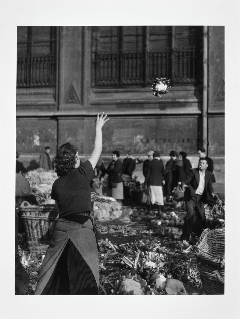 Willy RONIS 1910 - 2009 Les Halles, fin de marché - Paris, 1938 Épreuve argentique (c. 1990)