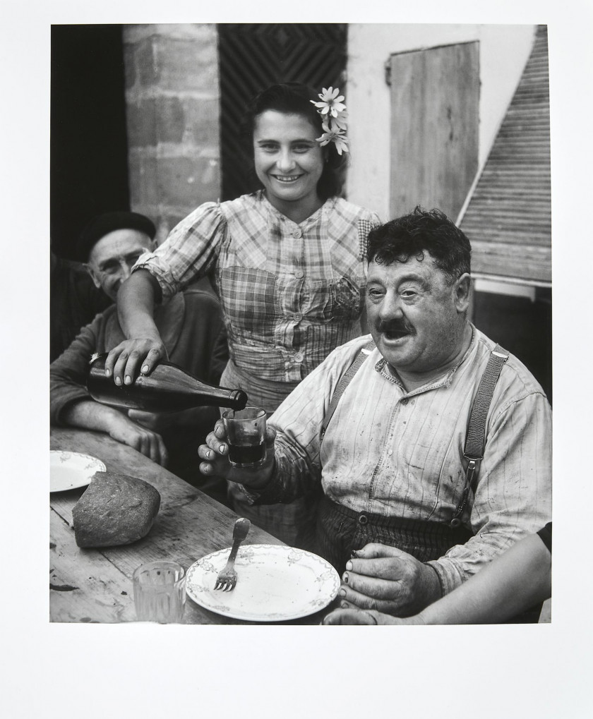 Willy RONIS 1910 - 2009 Vigneron girondin - Cavignac, 1945 Épreuve argentique (c. 1990)