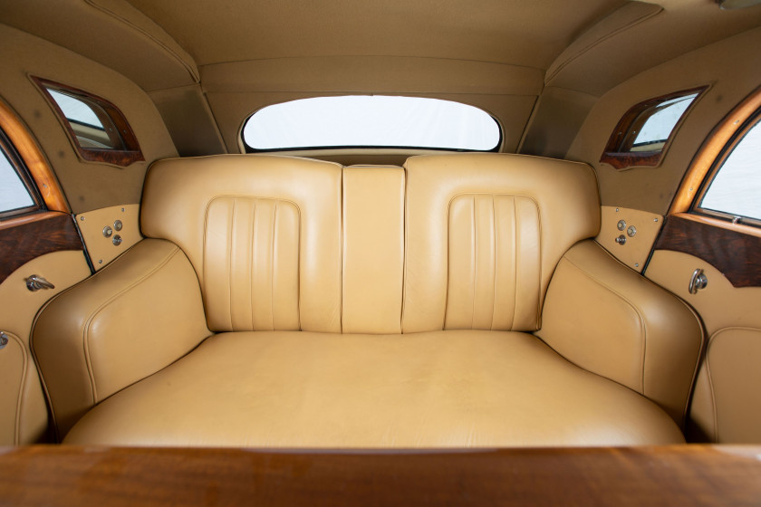 1952 Rolls-Royce Silver Wraith berline avec separation par Freestone & Webb  No reserve