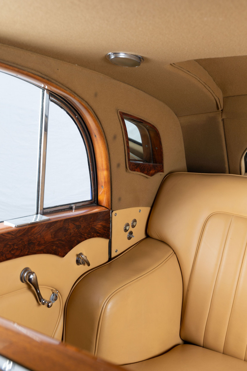 1952 Rolls-Royce Silver Wraith berline avec separation par Freestone & Webb  No reserve