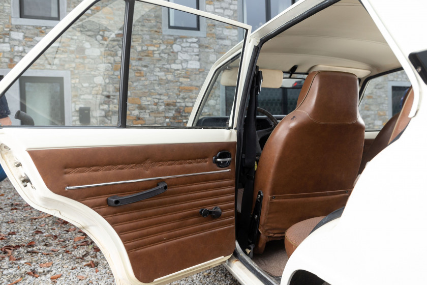 c.1975 Mazda 1000 berline  No reserve