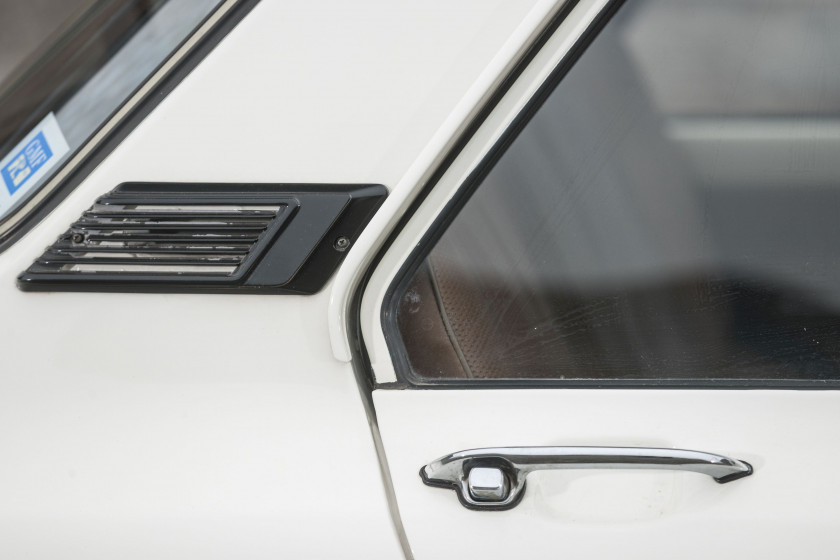 c.1975 Mazda 1000 berline  No reserve