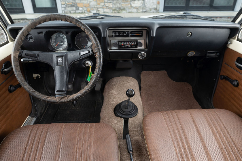 c.1975 Mazda 1000 berline  No reserve