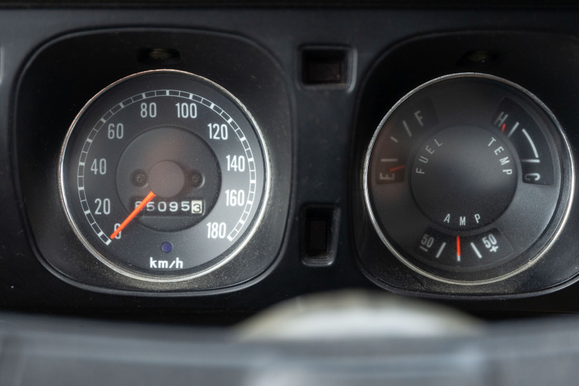 c.1975 Mazda 1000 berline  No reserve